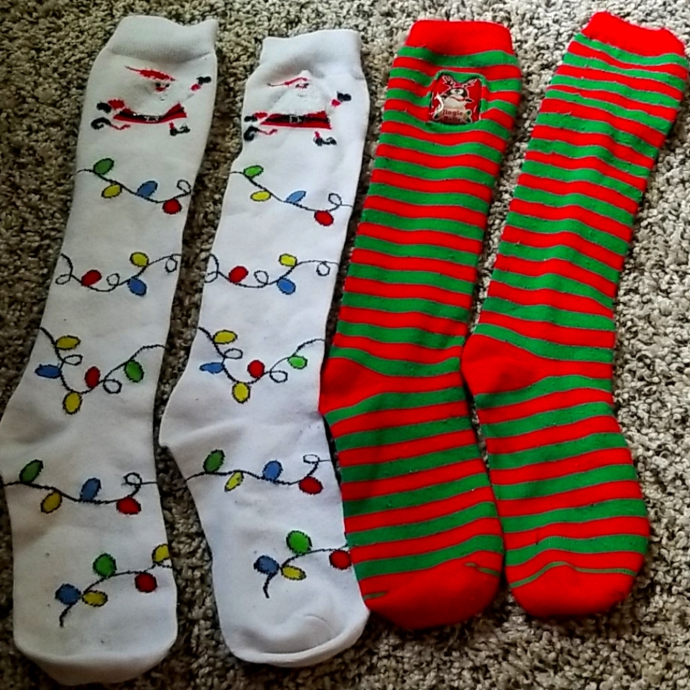 2 pairs of Christmas socks